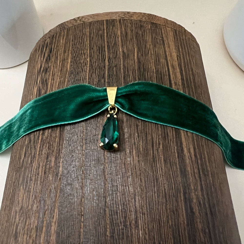 Glam Princess Pendant Choker: Handmade Elegant Velvet Choker - Picture 4 of 15